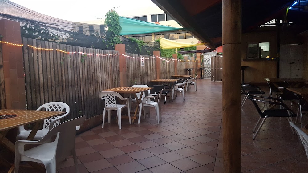 Escape 24\7 Bar & Grill